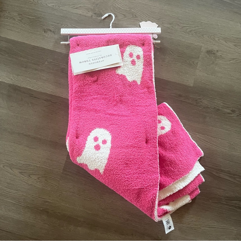 NWT! 👻 Halloween Cupcakes & Cashmere Reversible Pink and White ghost blanket